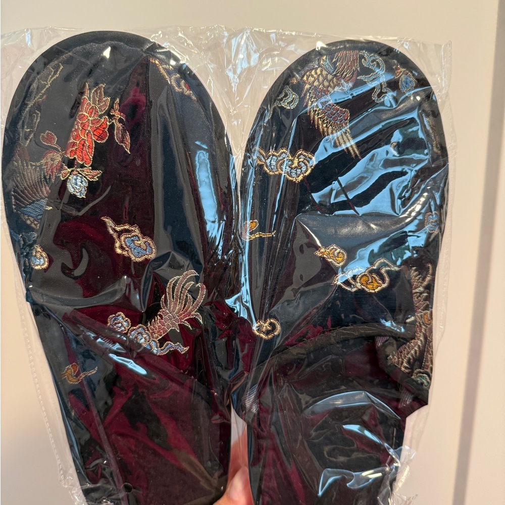 Asian Embroidered Robe - Picture 5 of 6